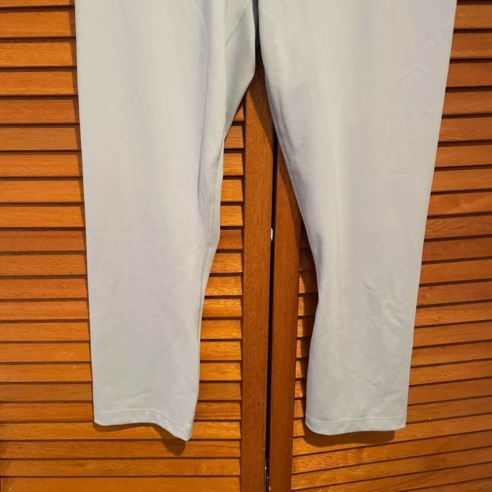 Nike Women’s One Dri-Fit High Waisted Light Blue Cropped Leggings Sz M NWT - Picture 3 of 7